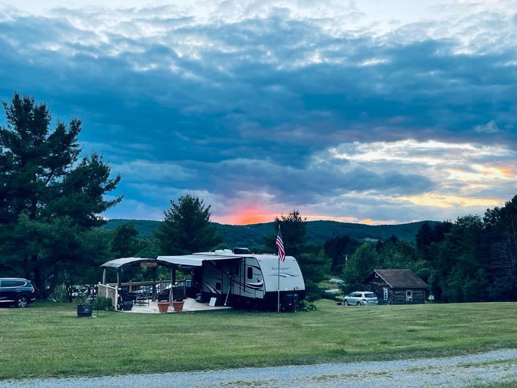 Lauderdale Campsite *